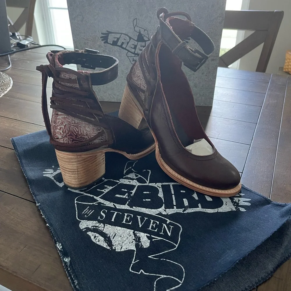 Freebirds Raeanne Wine - Picture 2 of 5